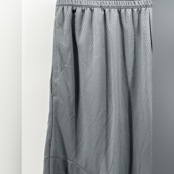 Nike Mens Gray‎ Loose Fit Below the Knee Drawstring Shorts NWT Size LG - Picture 3 of 11